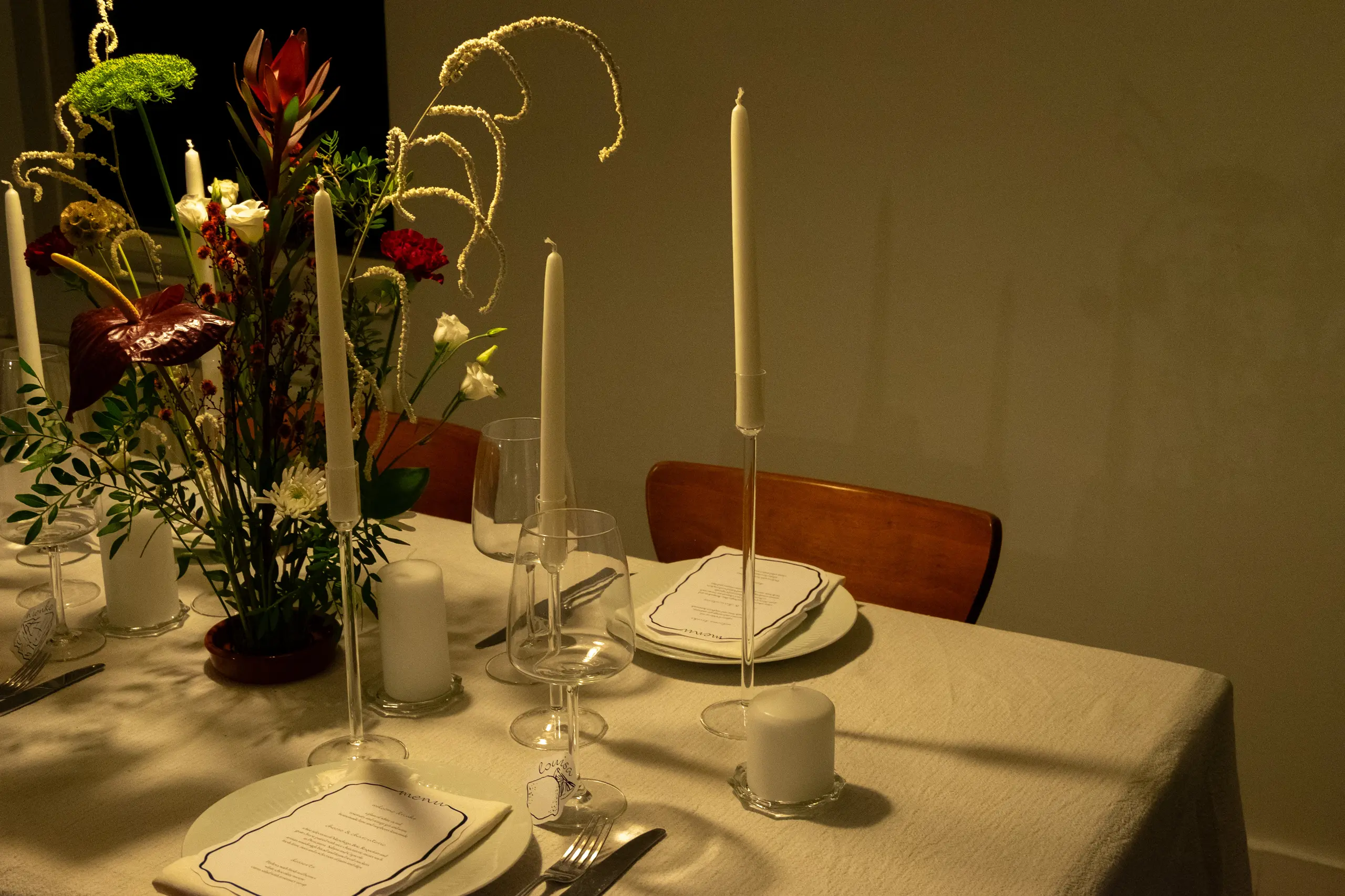 Culinaire presentatie op tafel